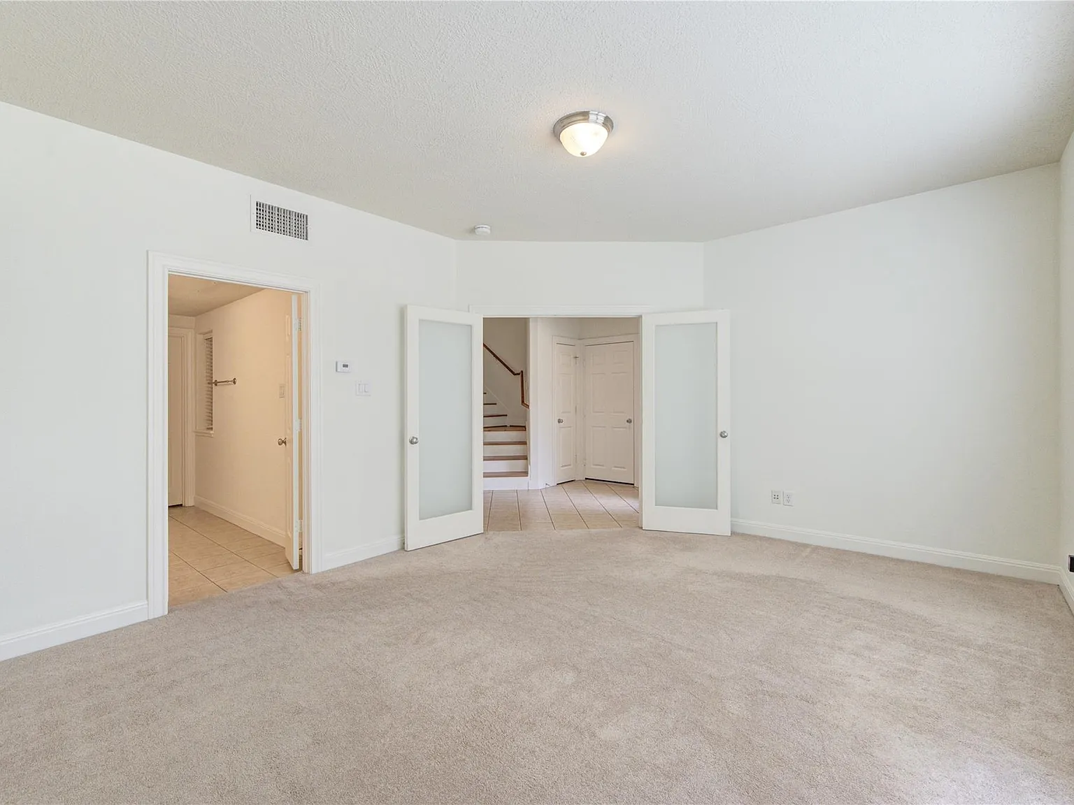 3 bed, 3.5 bath, 2634 sqft, $3,000 — Photo 4