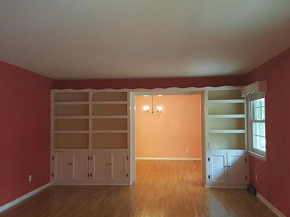 4th image of 603 Hunting Park Dr