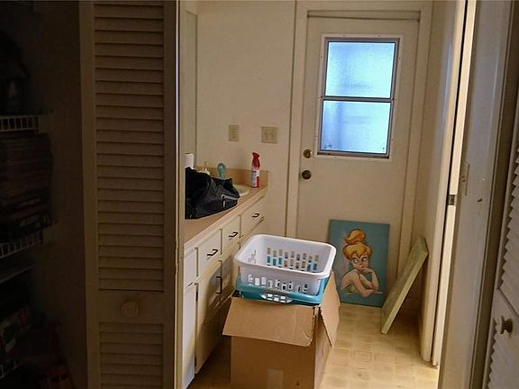 5th image of 12487 Killian St