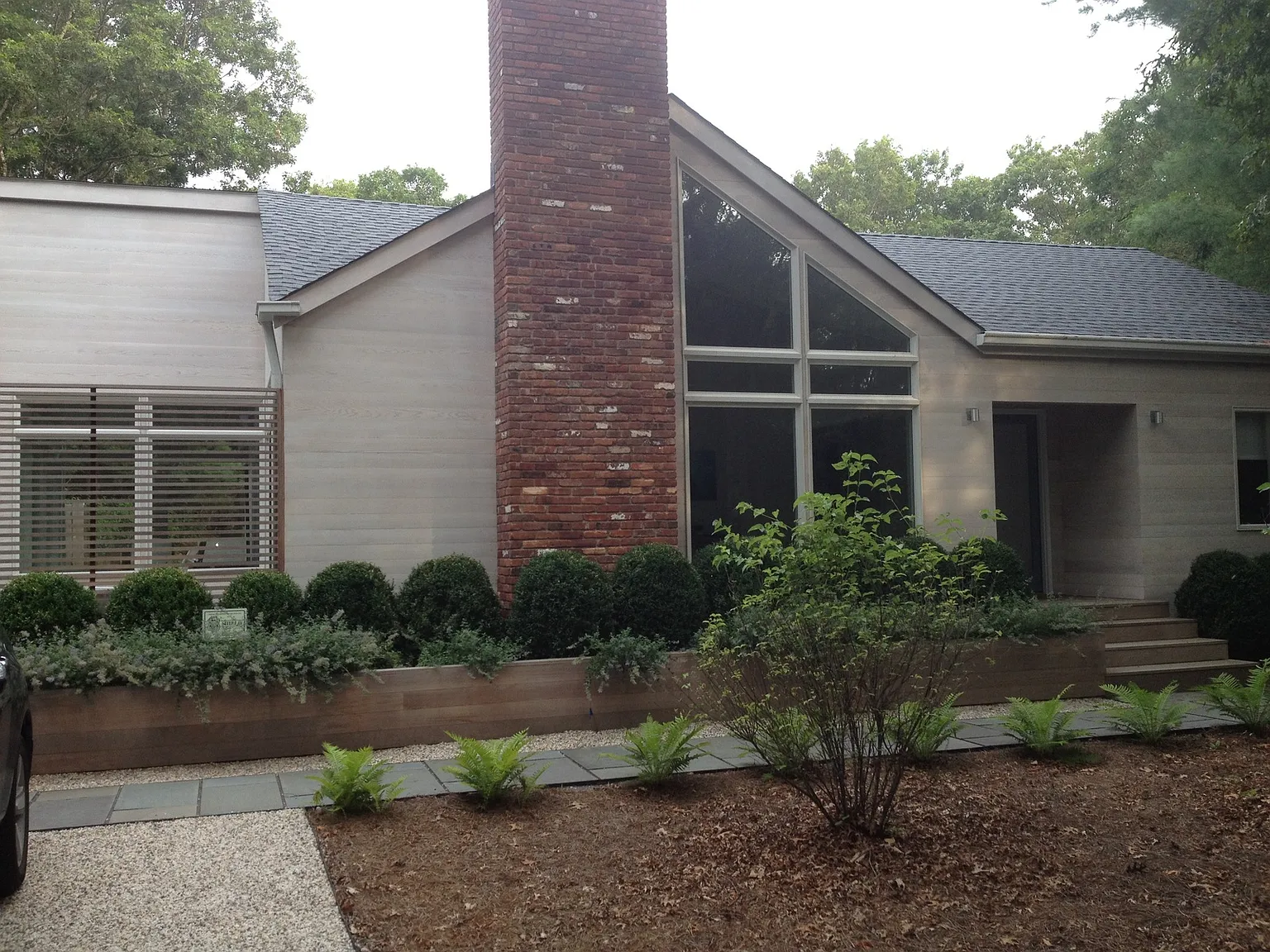 Modern, with Pool & Tennis — Photo 2
