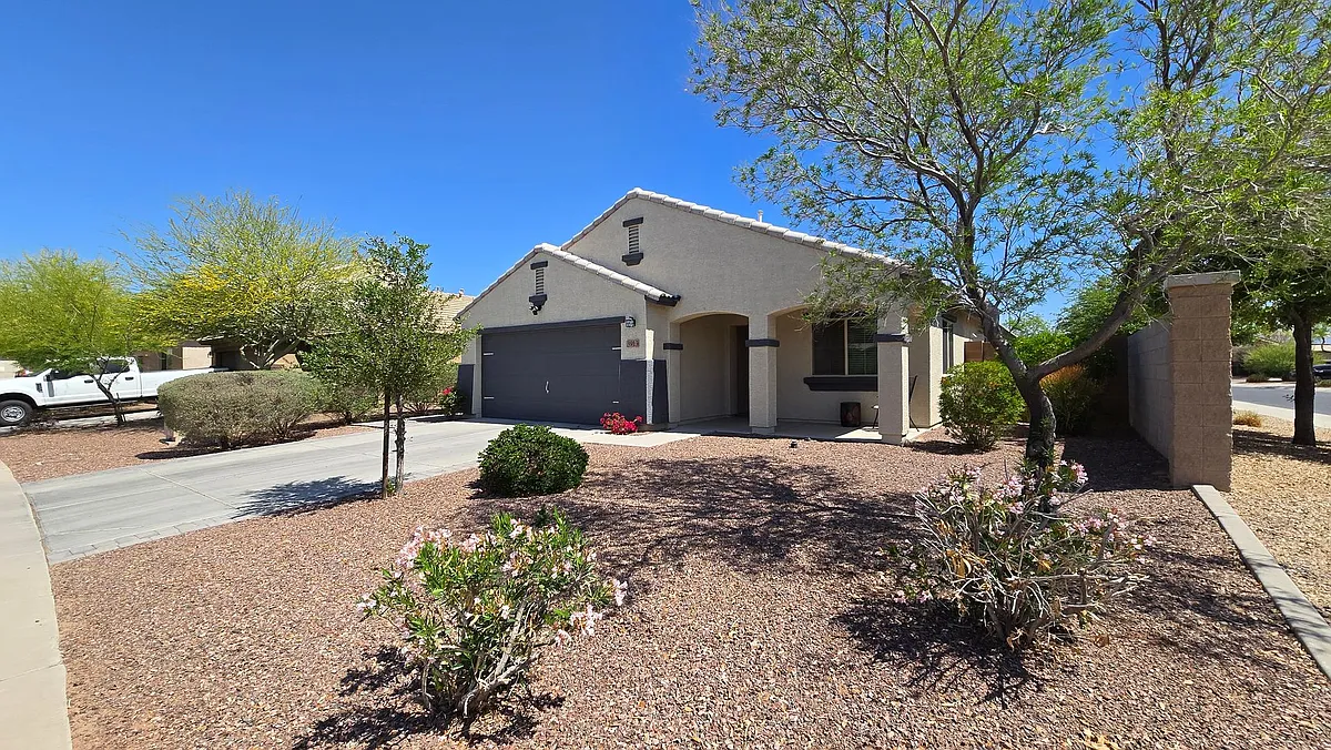 Building Photo - 3913 S 185th Ln