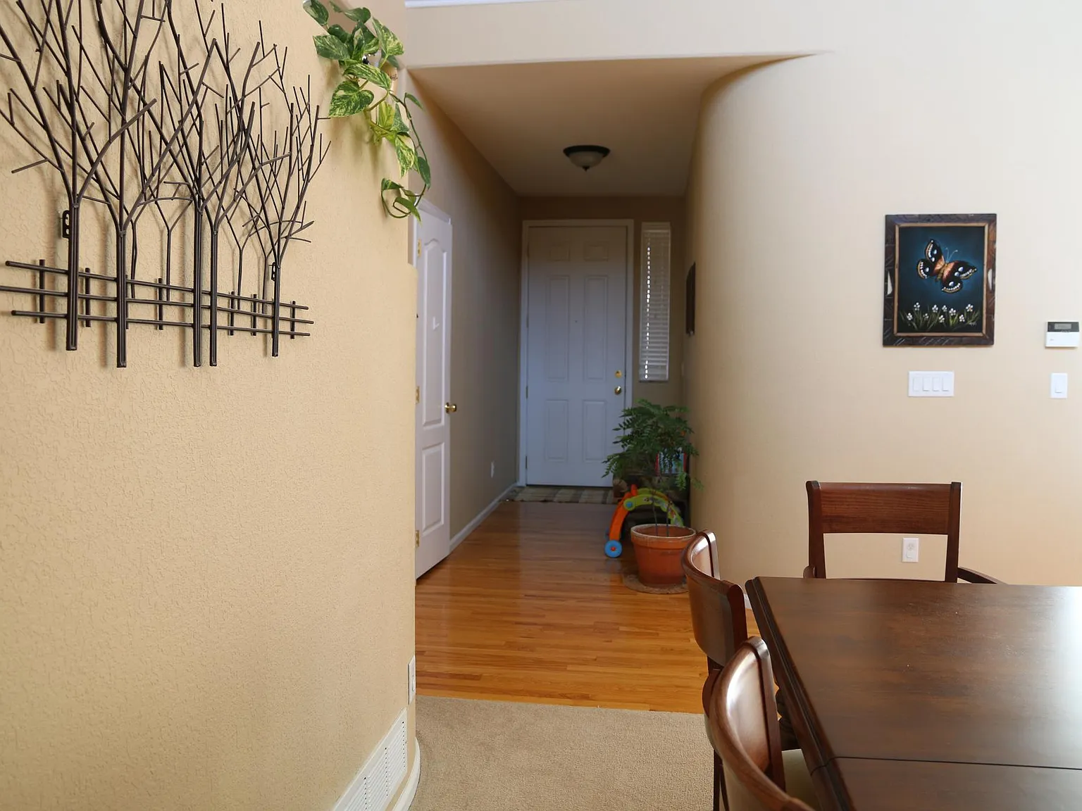 3 bed, 2.5 bath, 2400 sqft, $3,300 — Photo 3