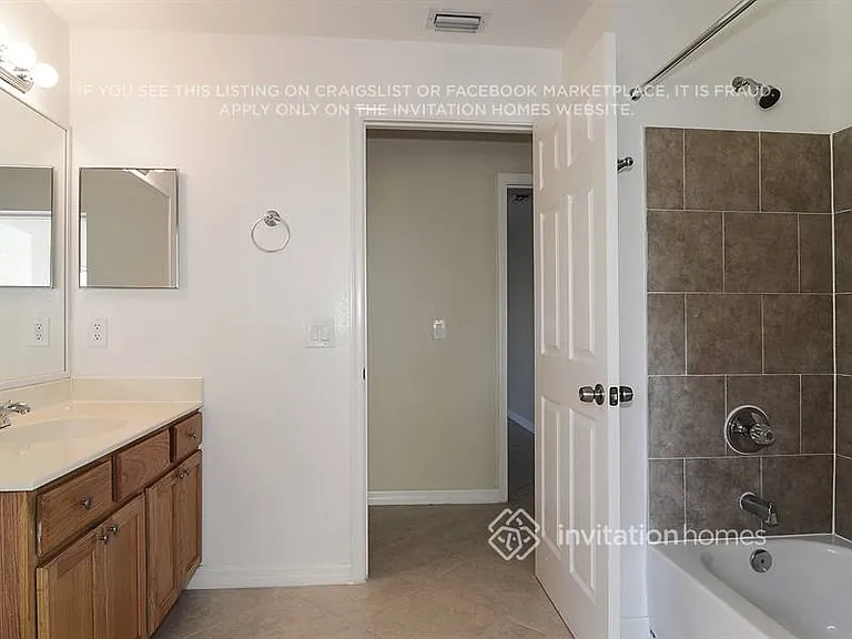 261 NE Granduer Ave — Photo 12