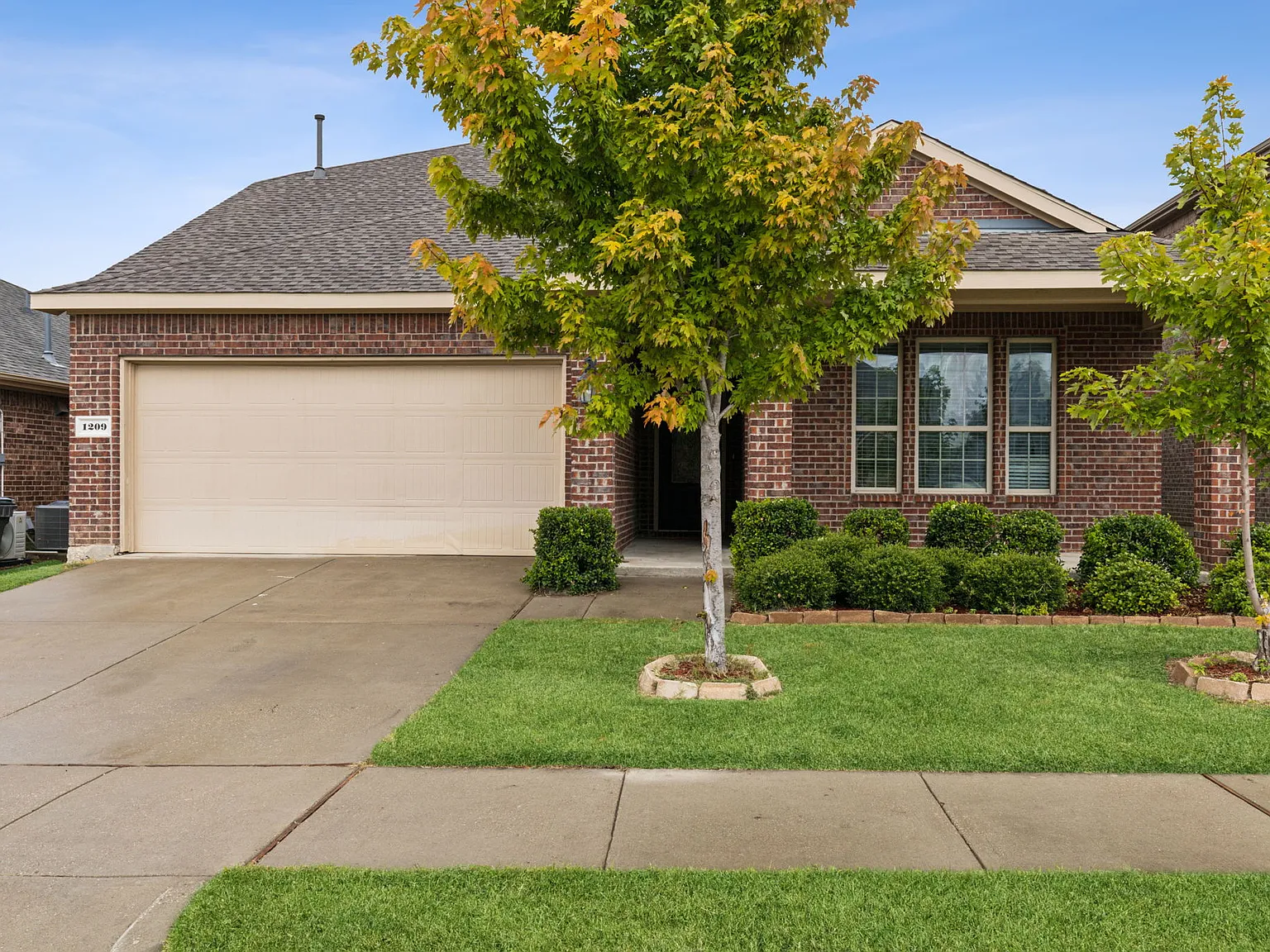 4 bed, 2445 sqft, $7,128 — Photo 2