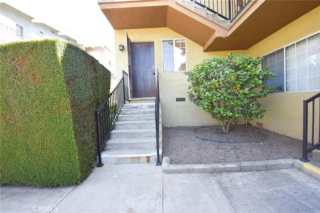 Building Photo - 1570 N Verdugo Rd #B