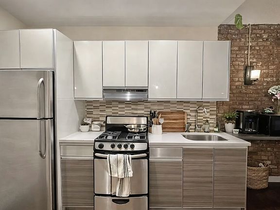 4th image of 204 Starr St #1A
