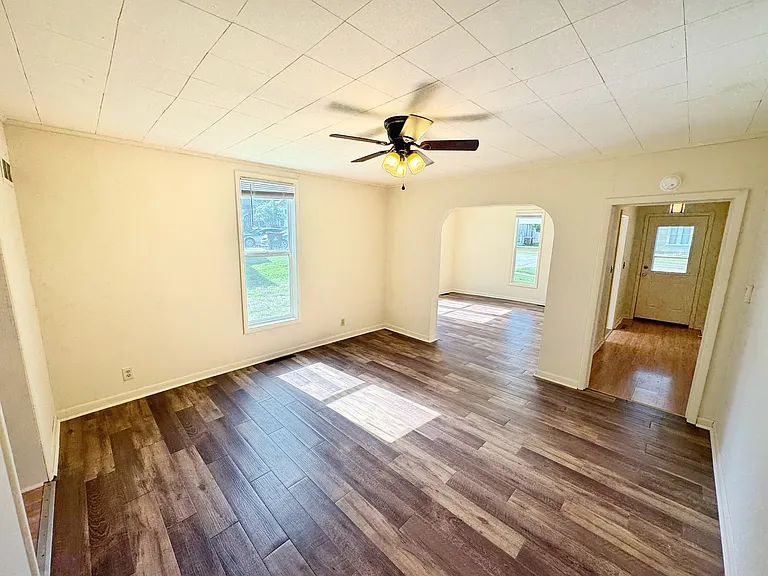 312 Jackson St — Photo 11