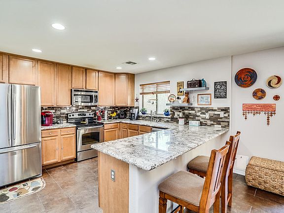 3rd image of 1270 W Castle Dr