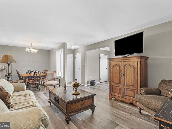 5th image of 12 Chelsea Ct