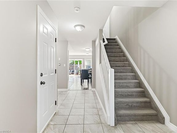 5th image of 53 Banks St