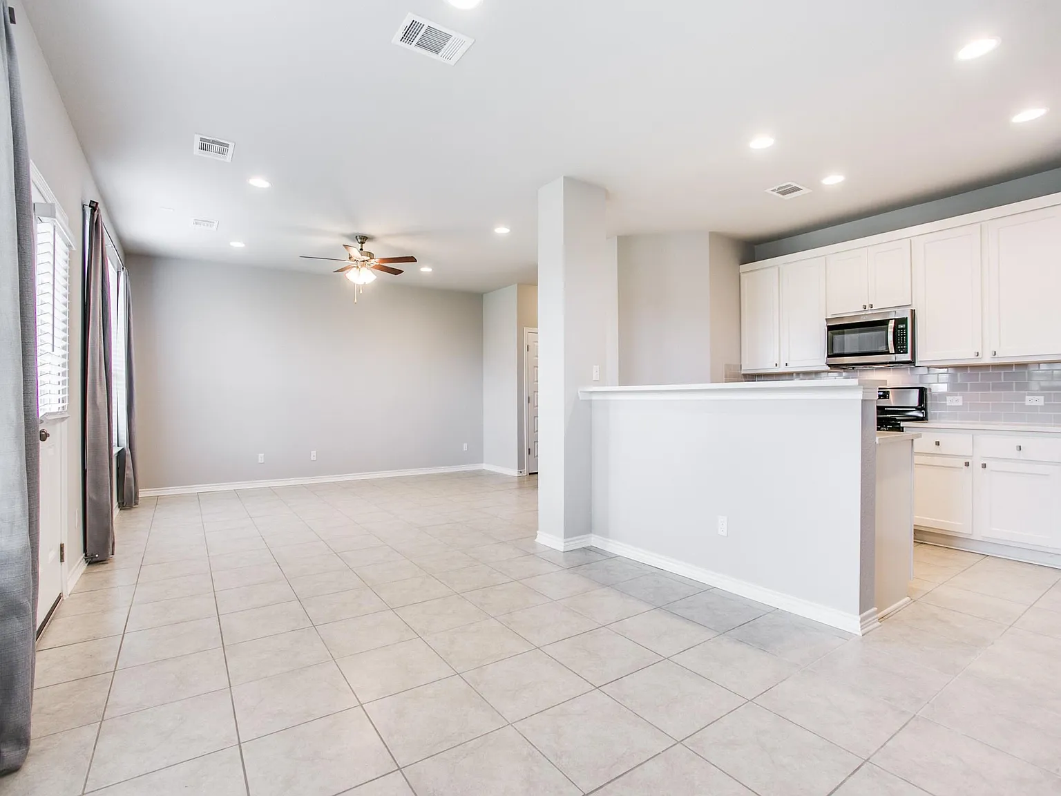 3 bed, 2.5 bath, 1946 sqft, $1,995 — Photo 4