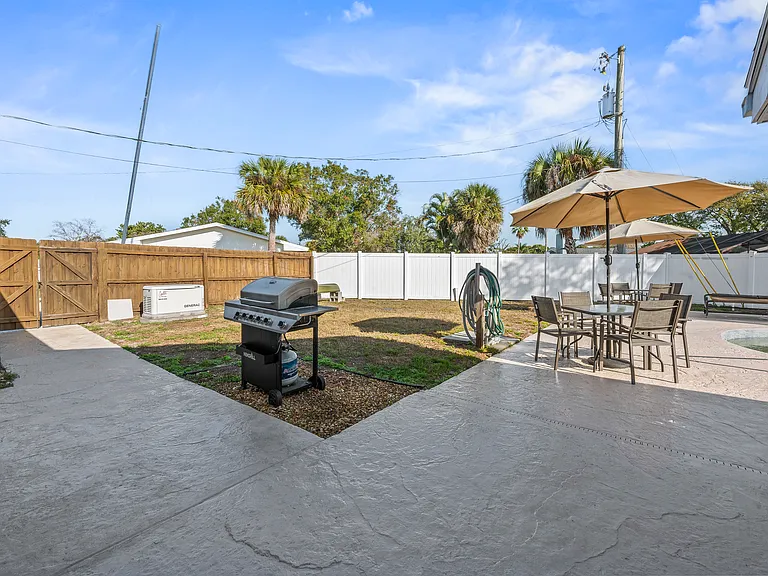 1260 Leslie Dr — Photo 34