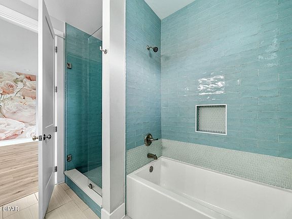 3rd image of 29 Lighthouse Pointe Blvd