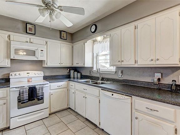 4th image of 206 S Silver Dr