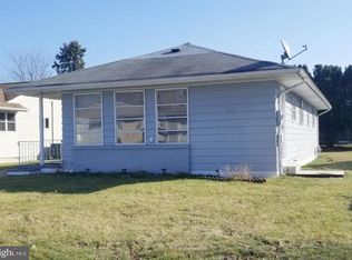 8 Leeward St, Toms River, NJ 08757