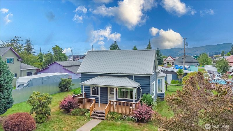 3rd image of 209 E Cowlitz Street