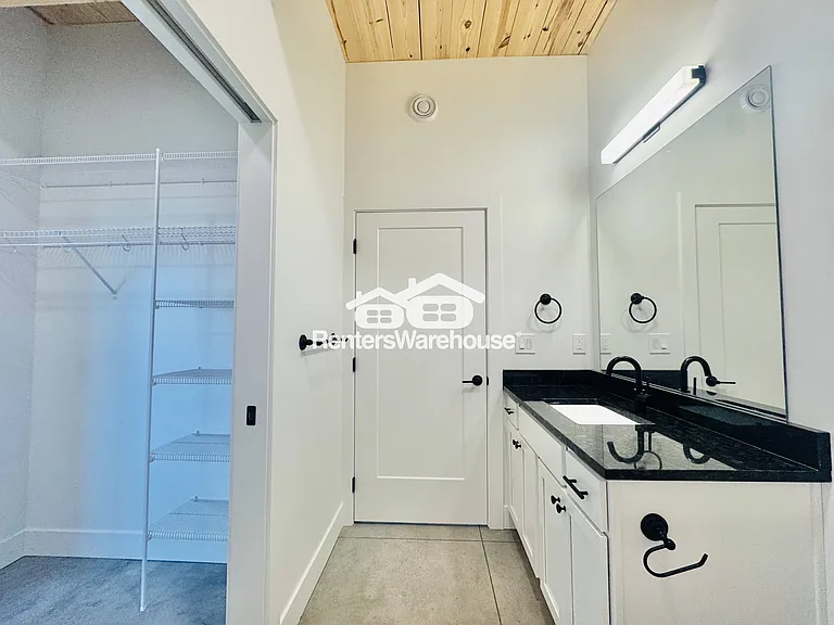 2701 Ingersoll Ave #204 — Photo 5