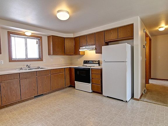 4th image of 702 Steven Ave