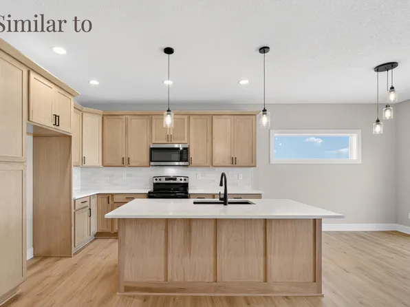 2942 Lake Hill Dr, Des Moines, IA 50320