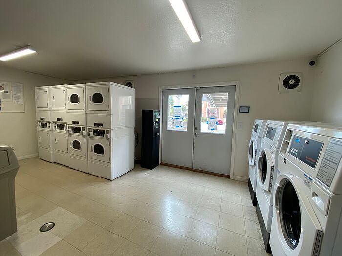 2nd image of 3270 Del Monte Blvd Unit 20
