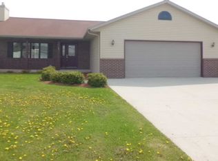 152 Foxglove Ln, Sheboygan Falls, WI 53085