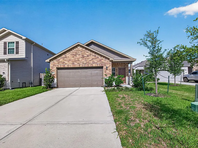 16737 Oak Bough Dr — Photo 2