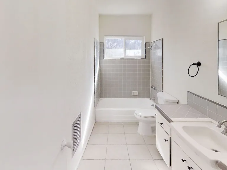 876 Wellwood Ave — Photo 5