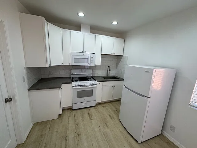 557 Roberta Ave — Photo 7