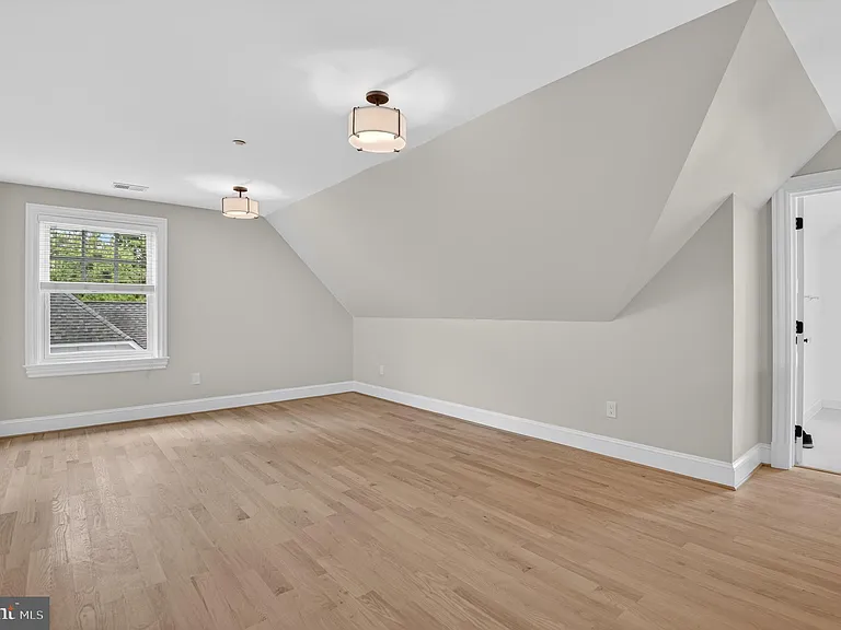 5718 Huntington Pkwy — Photo 64