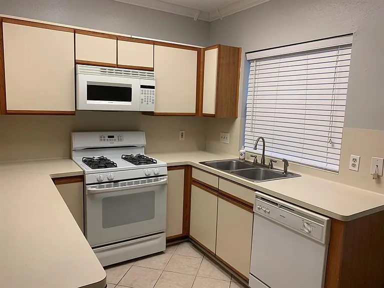 2910 Grants Lake Blvd #1304 — Photo 13