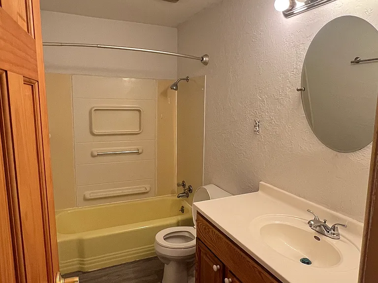 300 Parkview Dr — Photo 7
