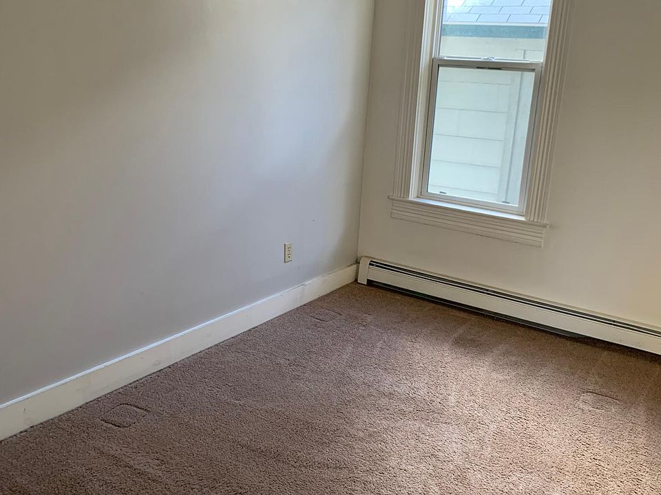 queen mattresses included in the bedrooms