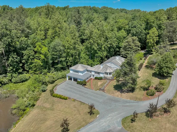 260 Peaceful Valley Ln, Rocky Mount, VA 24151
