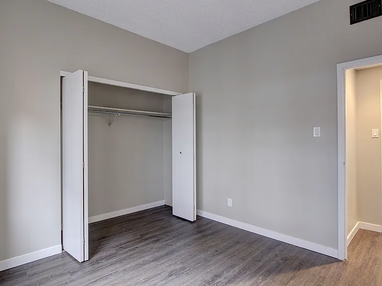 330 25th Ave SW — Photo 41