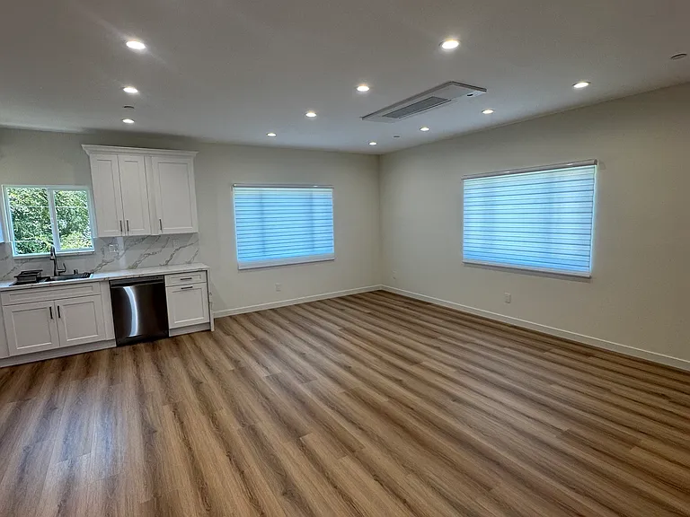 1445 N Maple St #201 — Photo 6