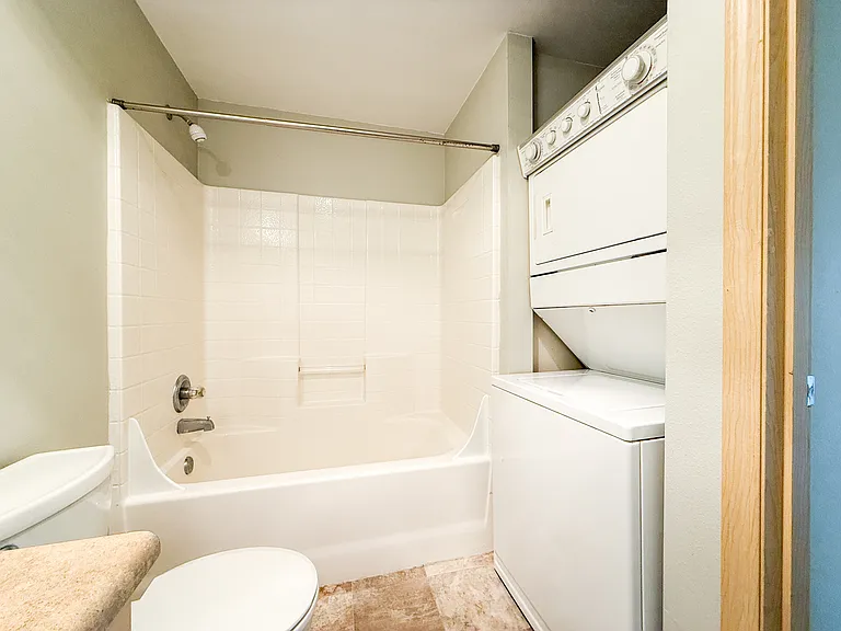 5200 Roosevelt Way NE #302 — Photo 9