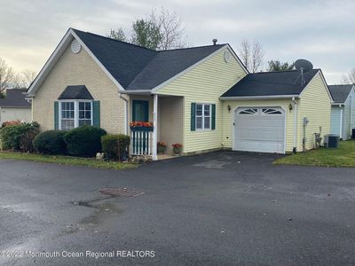 33 Farnworth Close, Freehold, NJ, 07728