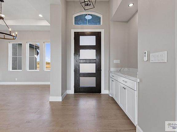 5th image of 2609 Del Roble Ln