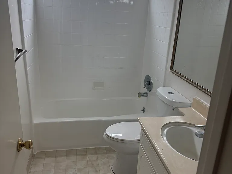 1933 Manning Ave #101 — Photo 3