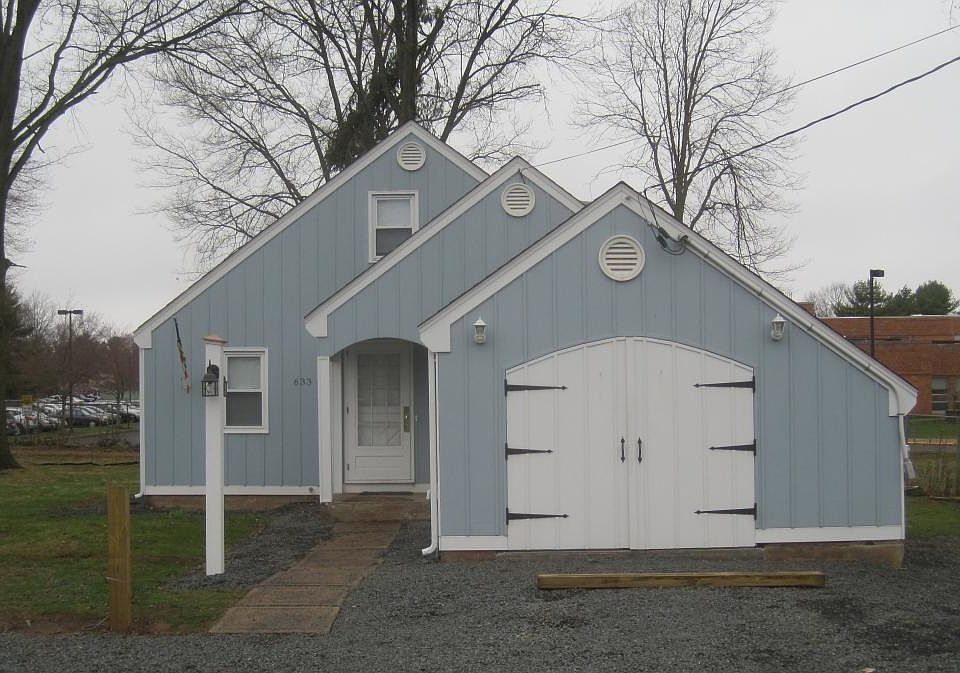 2nd image of 633 Willard Ave