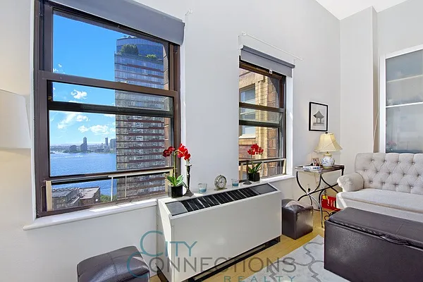 Rented by City Connections Realty | media 3
