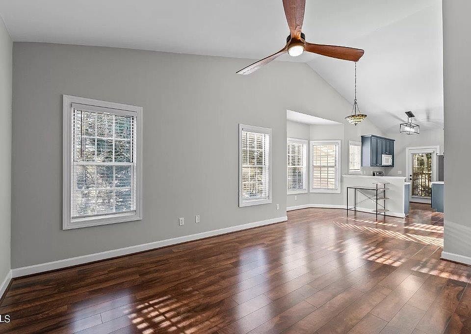 View from entrance with vaulted ceiling in LR