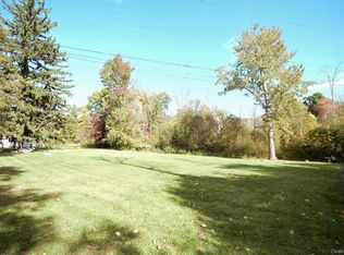 8 Racoon Ln, Highland Mills, NY 10930