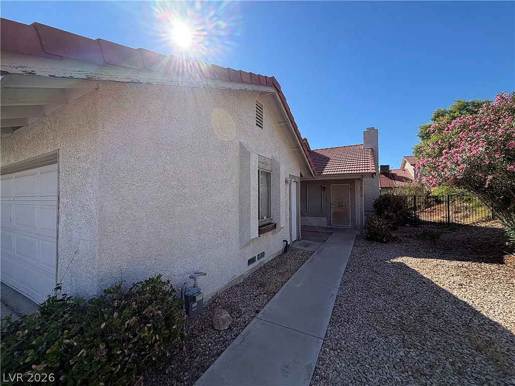 2 bed, 2.0 bath, 904 sqft, $1,500 — Photo 2