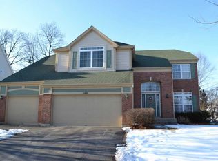 668 Treetop Ln, Gurnee, IL 60031