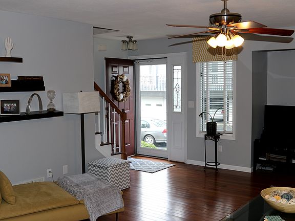 Huge living room-newly reno.