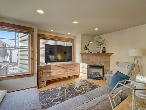 Living room, w/gas fireplace and nice easterly view