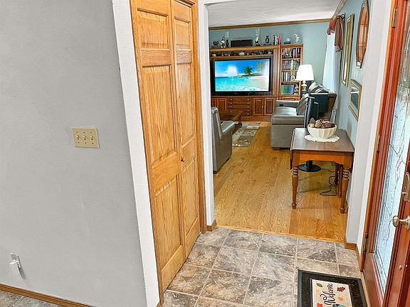 2nd image of 1061 Mesa Dr