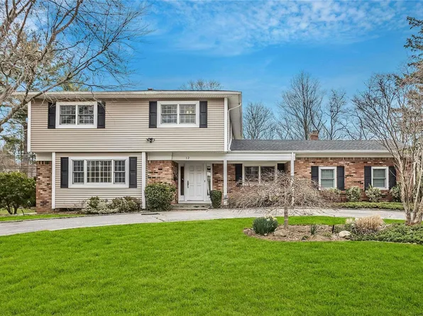 12 Flamingo Road N, East Hills, NY 11576