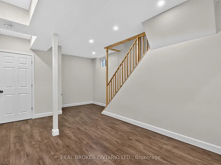 14 Mortimer Ave — Photo 28